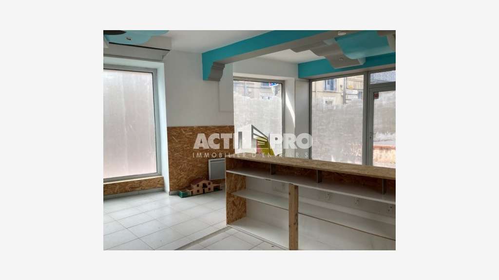 À louer local commercial 34m² à Prades