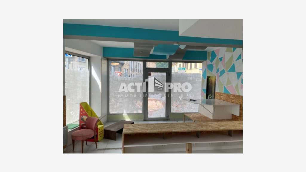 À louer local commercial 34m² à Prades