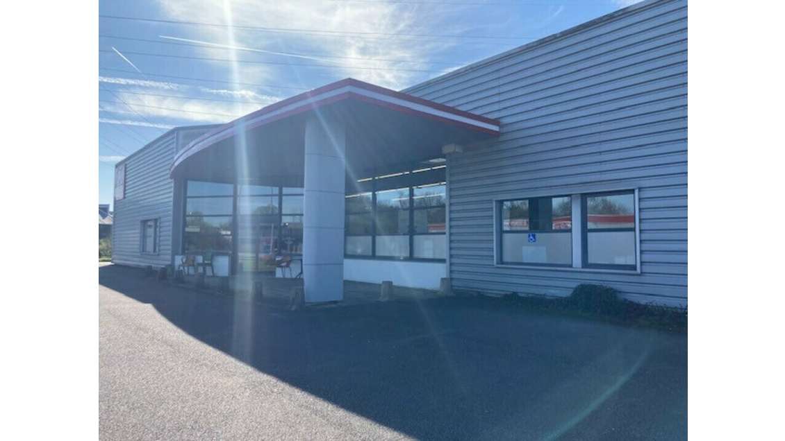 A louer local 540m² belle visibilité à Quimper