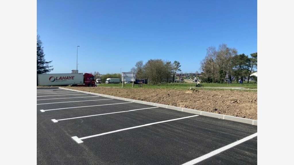 A louer cellule 800m² sur rond point à Quimper