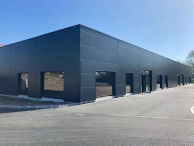 A louer cellule 800m² sur rond point à Quimper