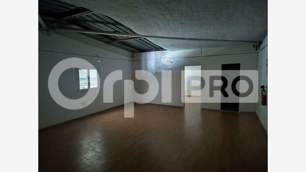 Local commercial 660m² à louer à Reims Neuvillette