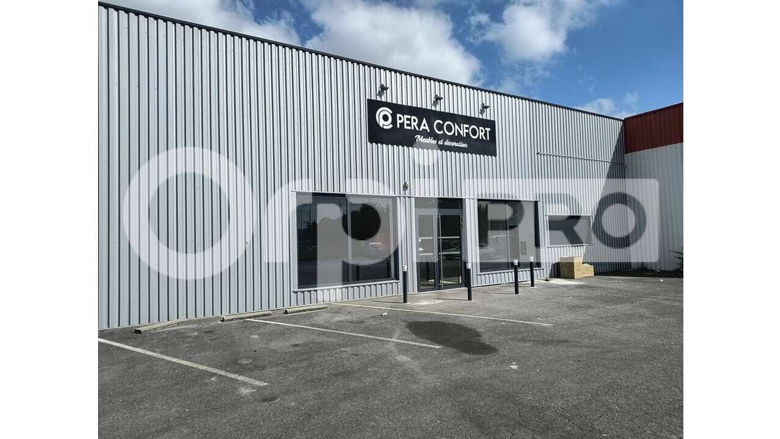 Local commercial 660m² à louer à Reims Neuvillette