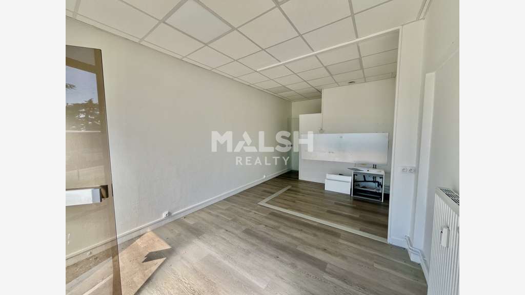 À louer local commercial 31m² à Rillieux-la-Pape
