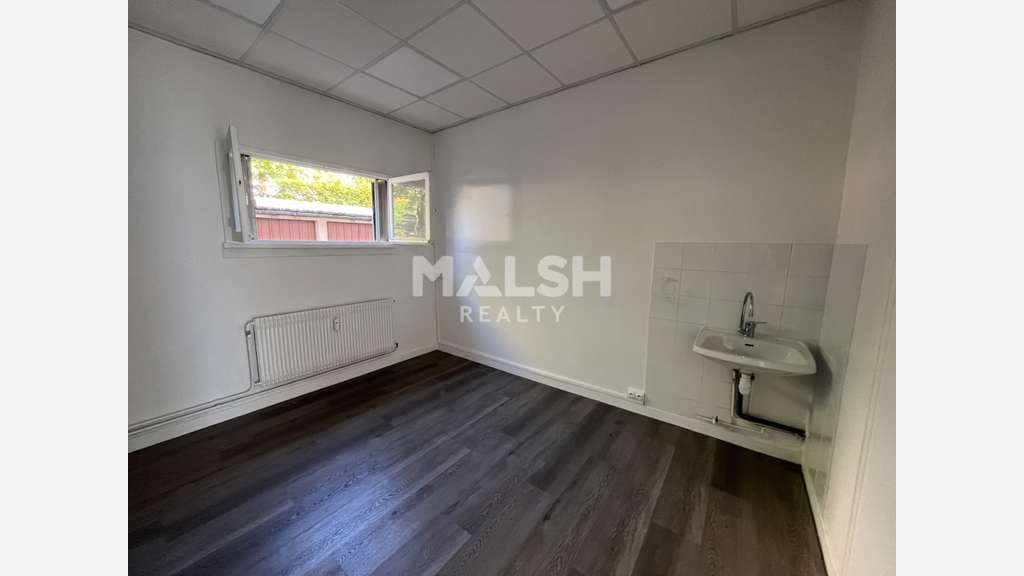 À louer local commercial 31m² à Rillieux-la-Pape