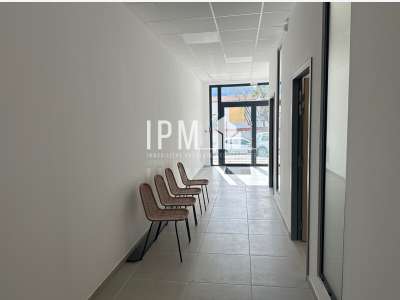 A louer local commercial de 62 m² à Roquevaire