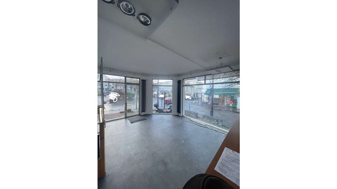 Local commercial 198m² à louer à Rueil-Malmaison