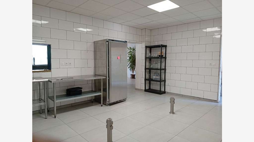 Local de 122m² à louer en zc à St Etienne du Bois