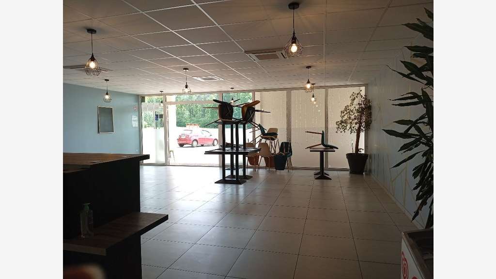 Local de 122m² à louer en zc à St Etienne du Bois