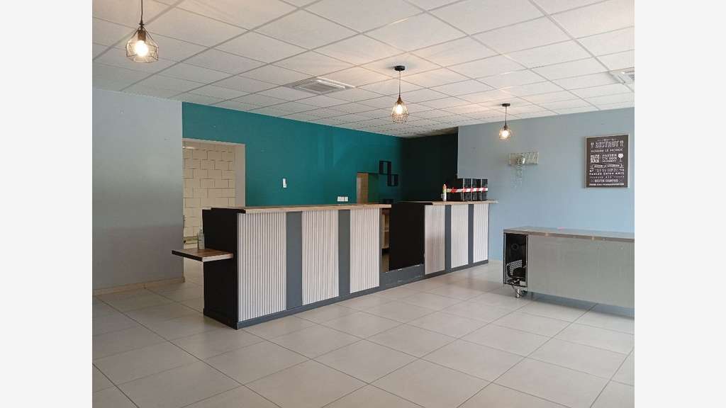 Local de 122m² à louer en zc à St Etienne du Bois
