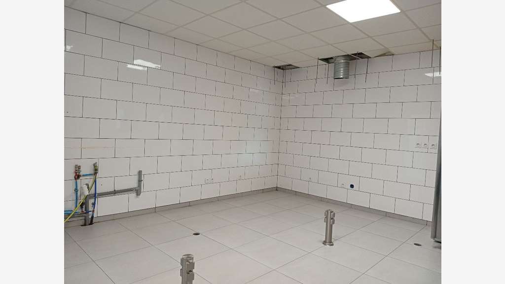 Local de 122m² à louer en zc à St Etienne du Bois