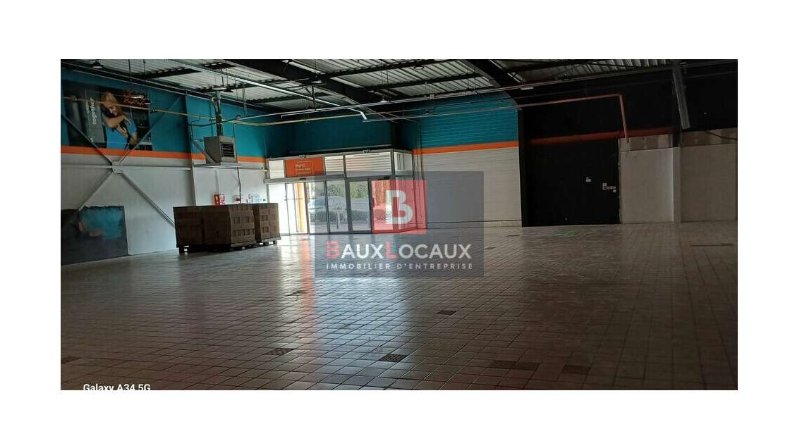 Local 700m² divisible à louer ZC Saint-Gilles