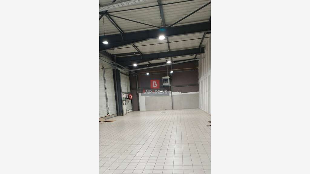 Local 700m² divisible à louer ZC Saint-Gilles