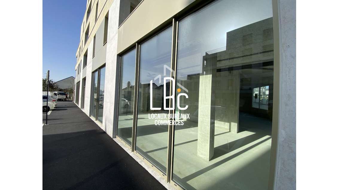 À louer local commercial neuf 268m² Saint Herblain