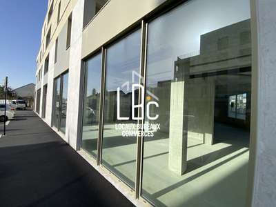 À louer local commercial neuf 268m² Saint Herblain