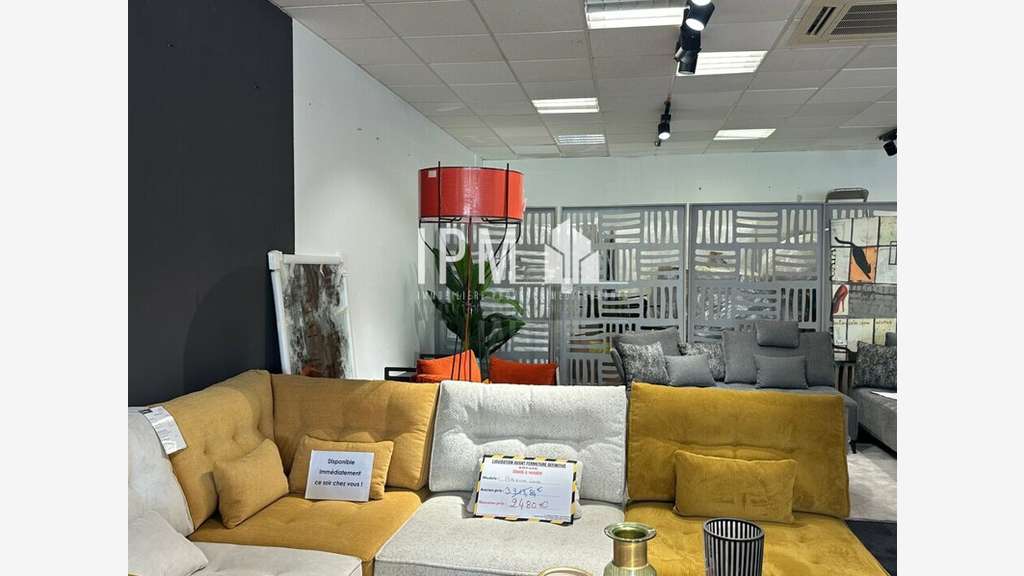 A louer local commercial 180m² ZAC des Etangs