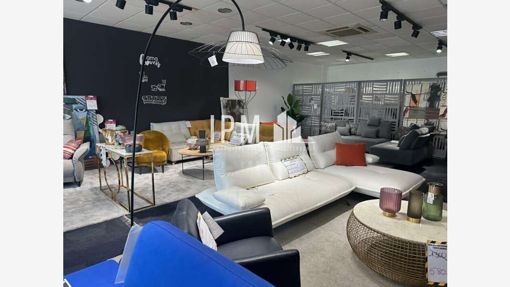 A louer local commercial 180m² ZAC des Etangs