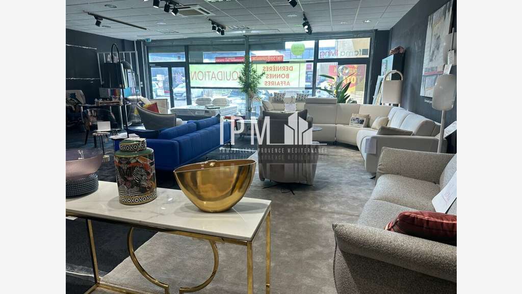 A louer local commercial 180m² ZAC des Etangs