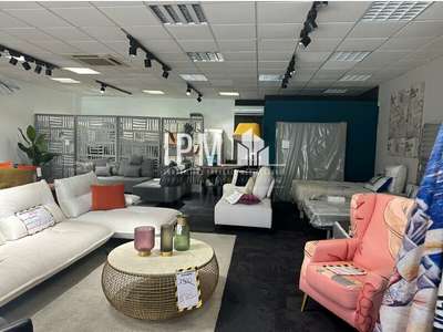 A louer local commercial 180m² ZAC des Etangs