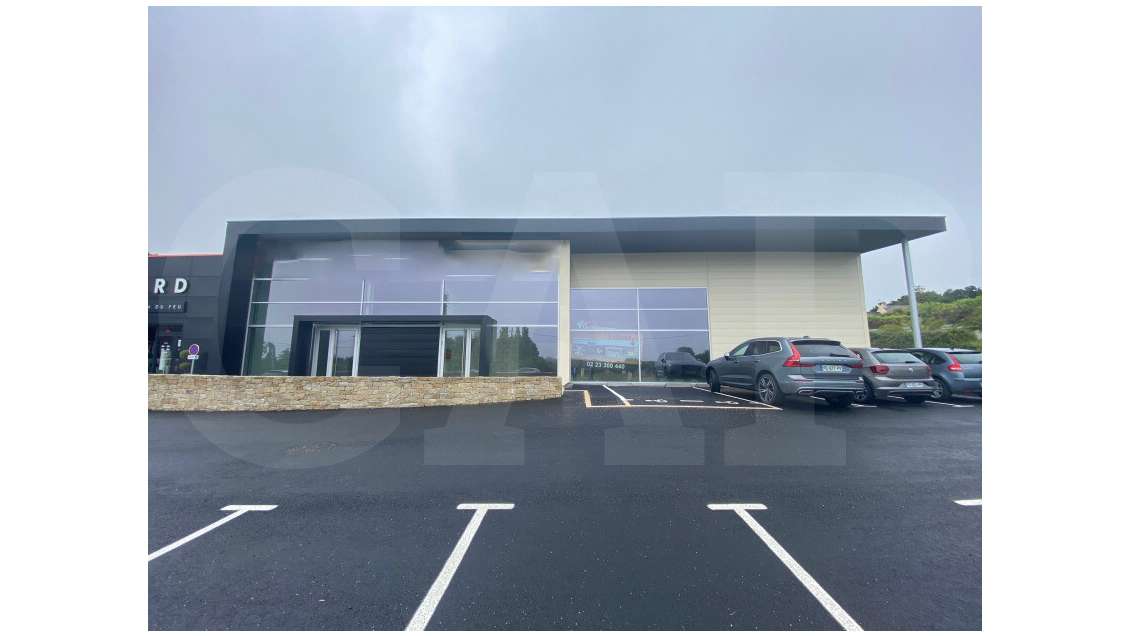 A louer local commercial 432m² à Saint Quay Perros