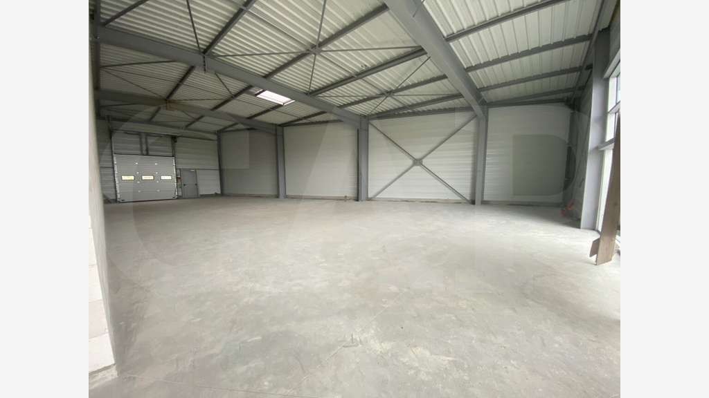 A louer local commercial 432m² à Saint Quay Perros