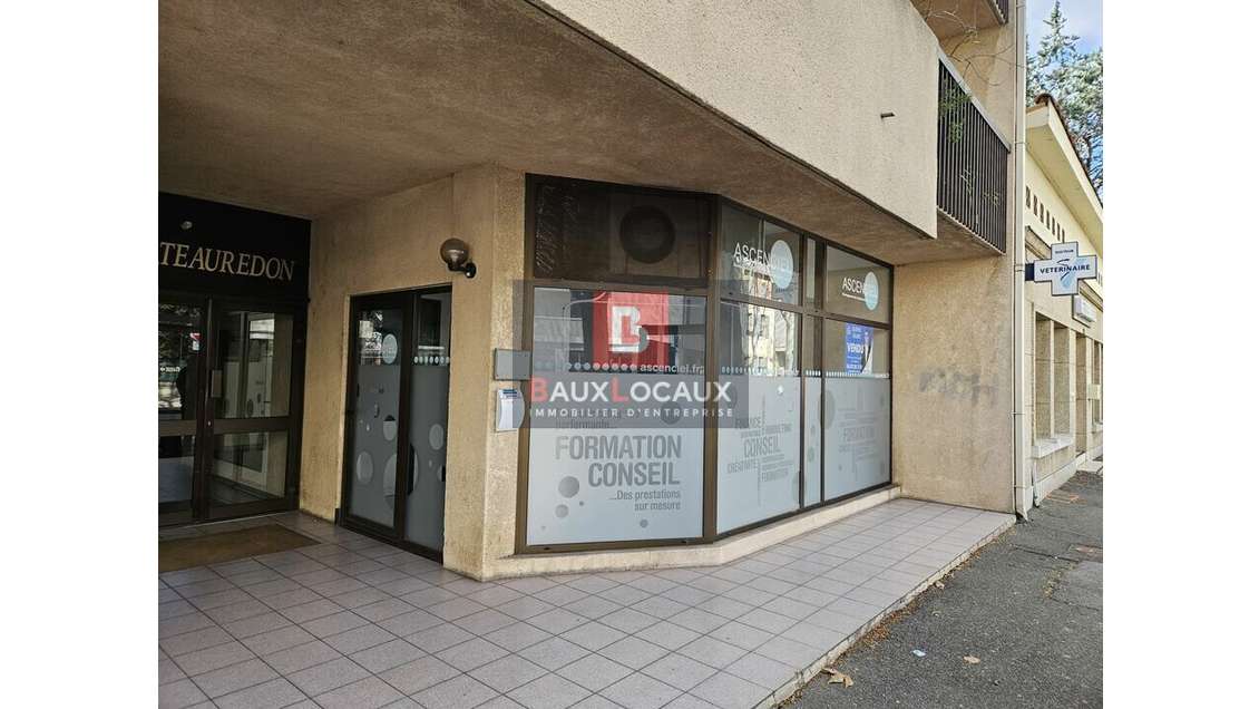 Loue local commercial de 54m² à Salon-de-Provence