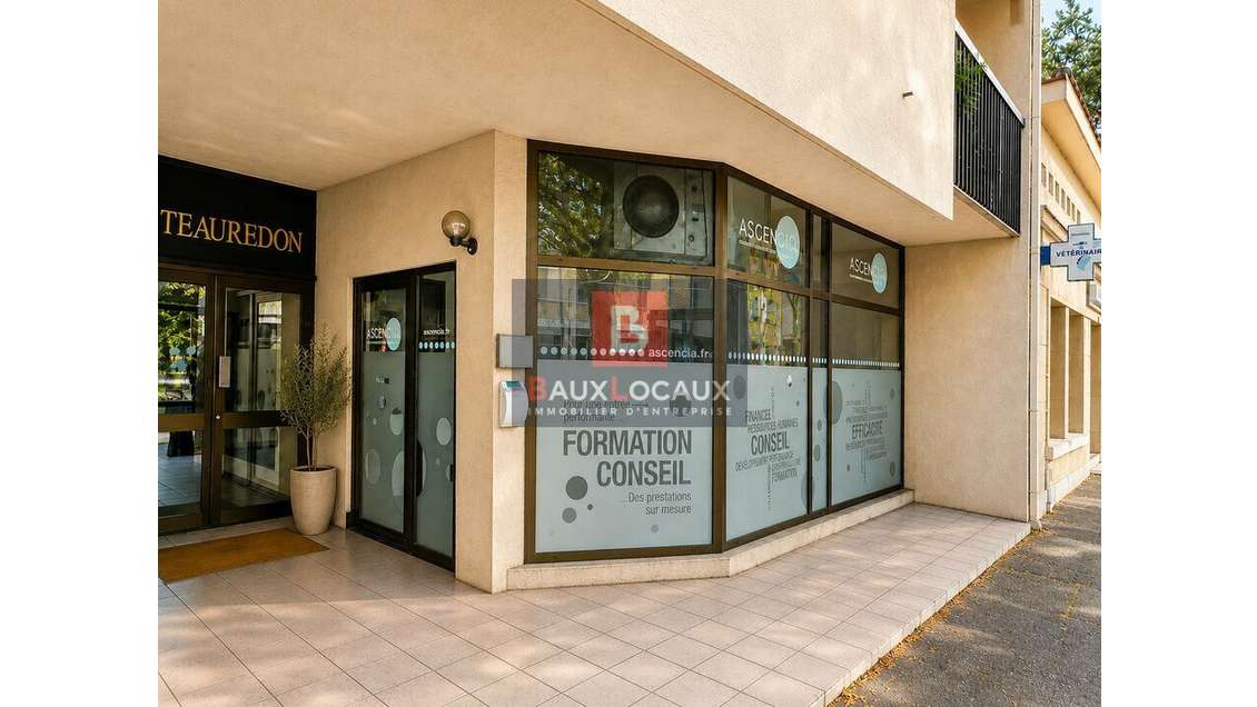 Loue local commercial de 54m² à Salon-de-Provence