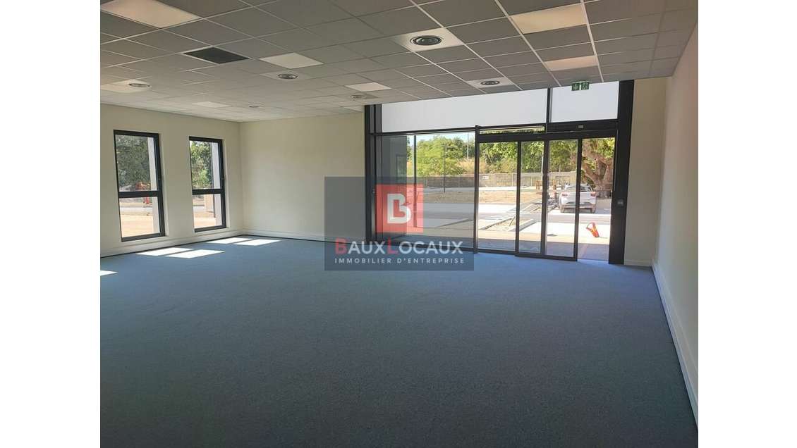 A louer local professionnel 205m² à Salon de Pce