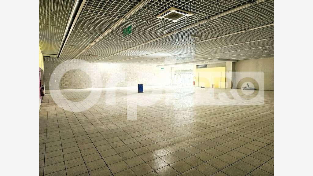 A louer cellule de 200m² à 770m² à Soissons