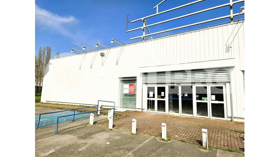 A louer cellule de 200m² à 770m² à Soissons