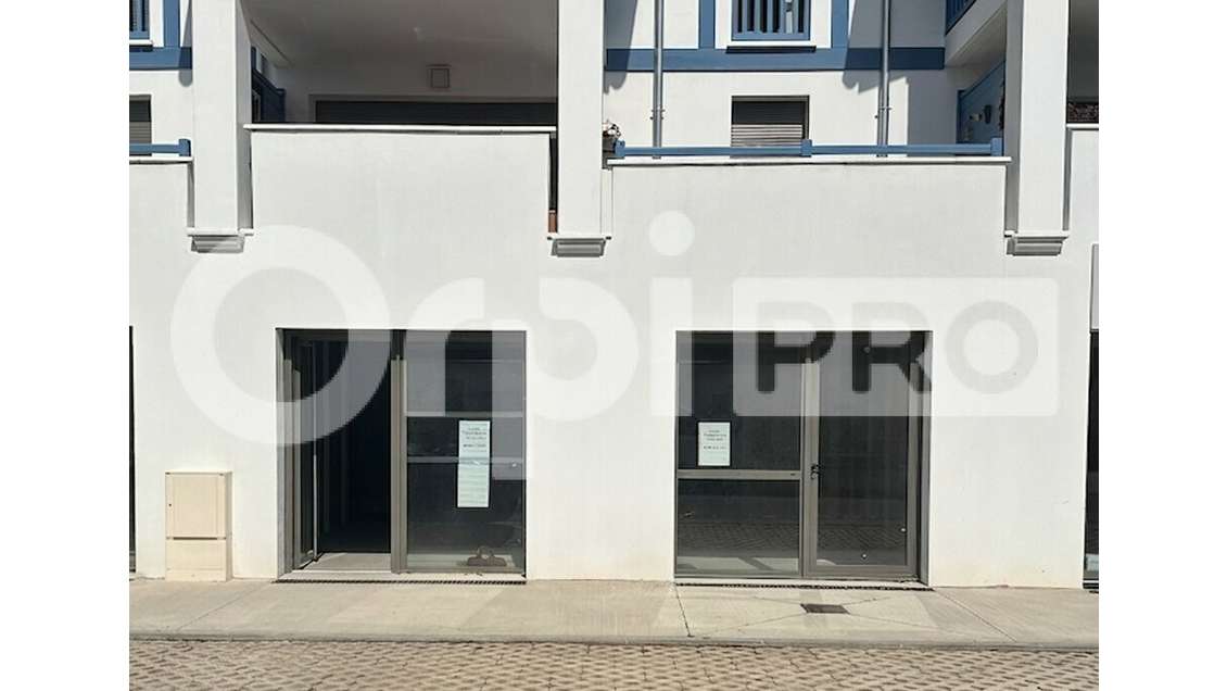 A louer local commercial neuf 78m² à Soustons