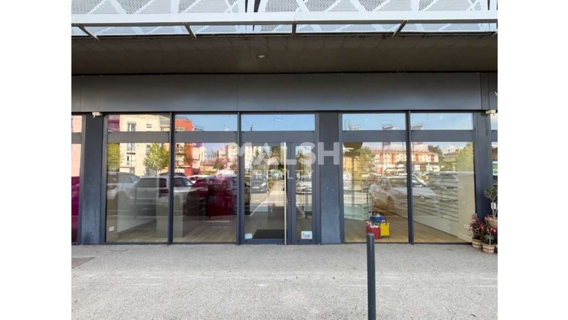 A louer local 149m² empl n°1 à Tassin-la-Demi-Lune