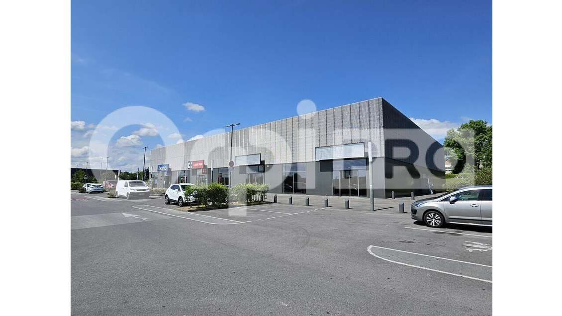 Local commercial 1200m² à louer à Reims Thillois