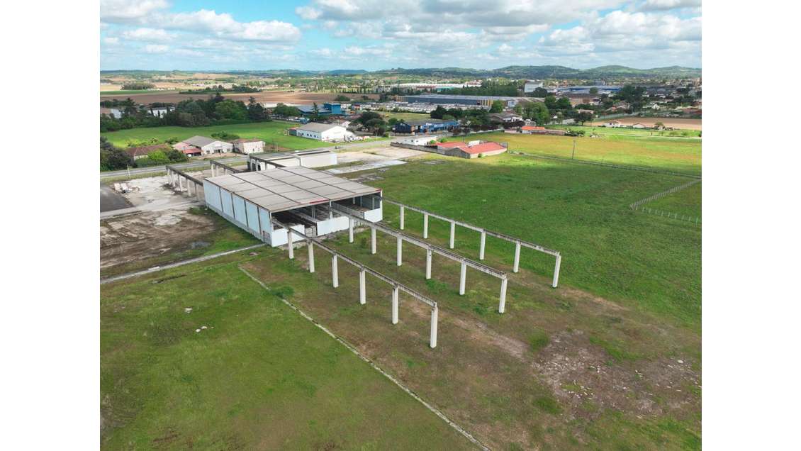 À louer bâtiment XXL 5100m² à Tonneins