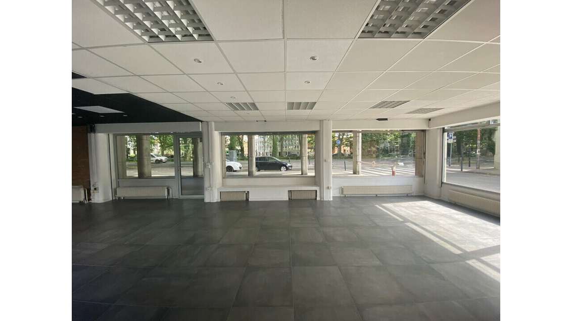 local avec vitrine en angle à louer à Toulouse 