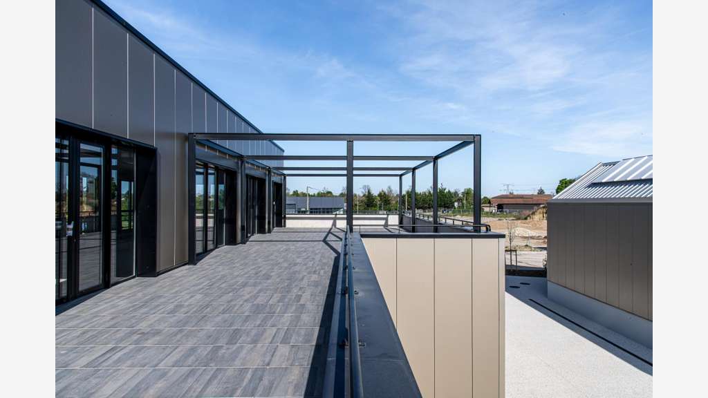 A louer local restaurant 473m² Toussieu Open Park