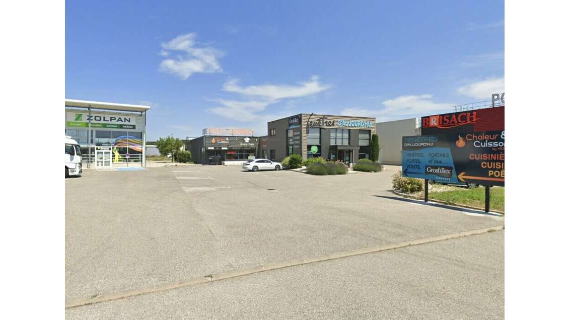 Local 220m² à louer à Saint-Marcel-lès-Valence
