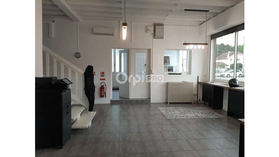 Local d'activité 980m² à louer à Valence