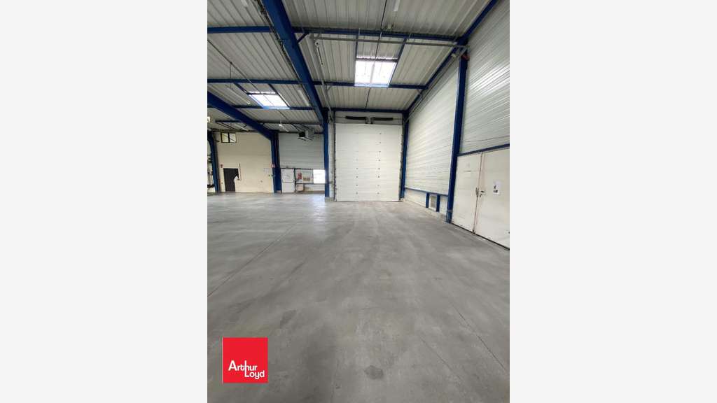 A louer cellule 940m² Portes du Sud à Vernouillet