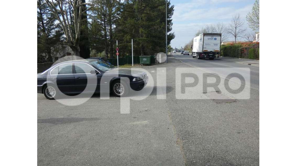 A louer locaux de 230m² à Volx bord de route