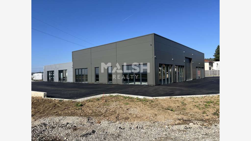 A louer local commerce 555m² à La Côte-Saint-André