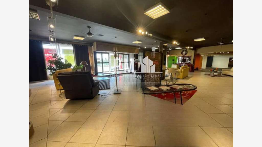 Locaux commerciaux de 170m² à 600m² à Port-de-Bouc