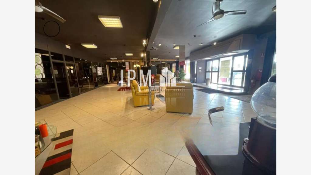 Locaux commerciaux de 170m² à 600m² à Port-de-Bouc