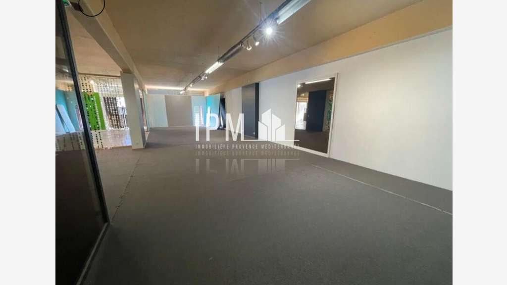 Locaux commerciaux de 170m² à 600m² à Port-de-Bouc