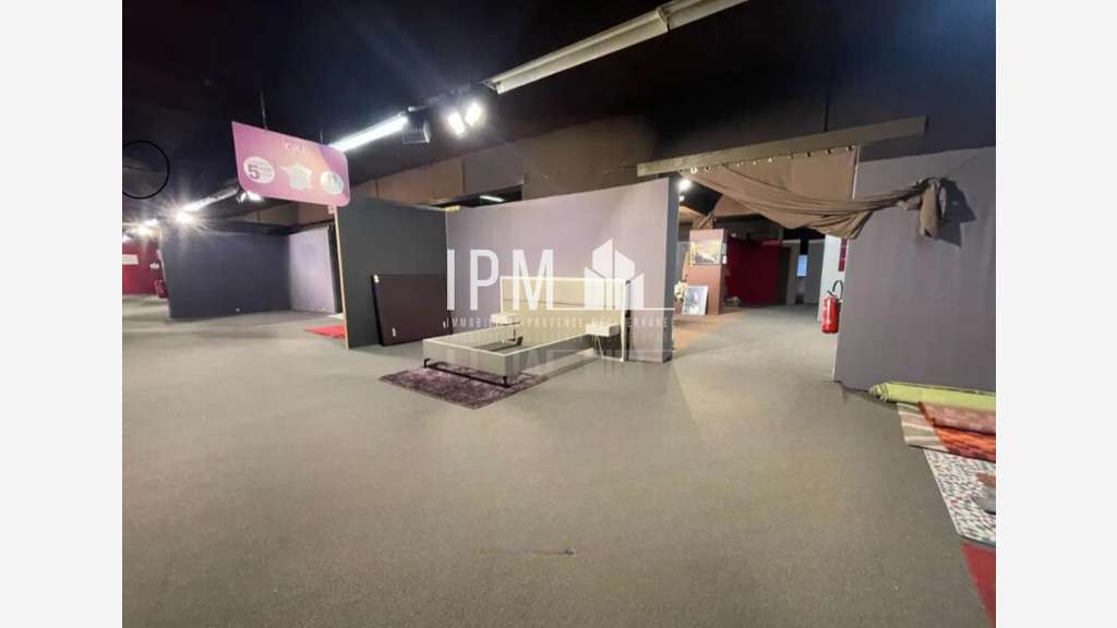 Locaux commerciaux de 170m² à 600m² à Port-de-Bouc