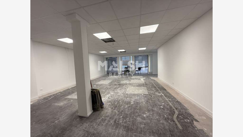 Loue locaux commerciaux 87m² Saint Etienne Peuple