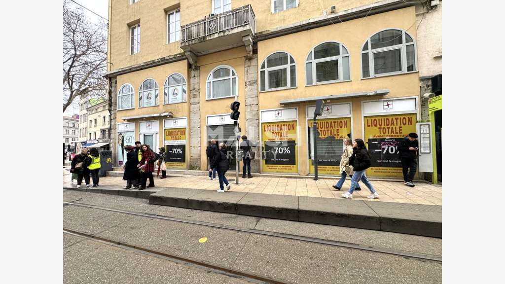 Loue locaux commerciaux 87m² Saint Etienne Peuple