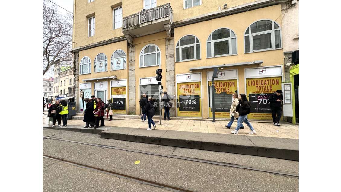 Loue locaux commerciaux 87m² Saint Etienne Peuple