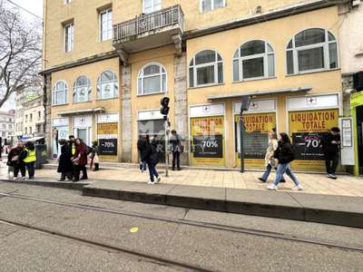 Loue locaux commerciaux 87m² Saint Etienne Peuple