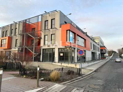 Loue locaux commerciaux 176m² à St Just St Rambert